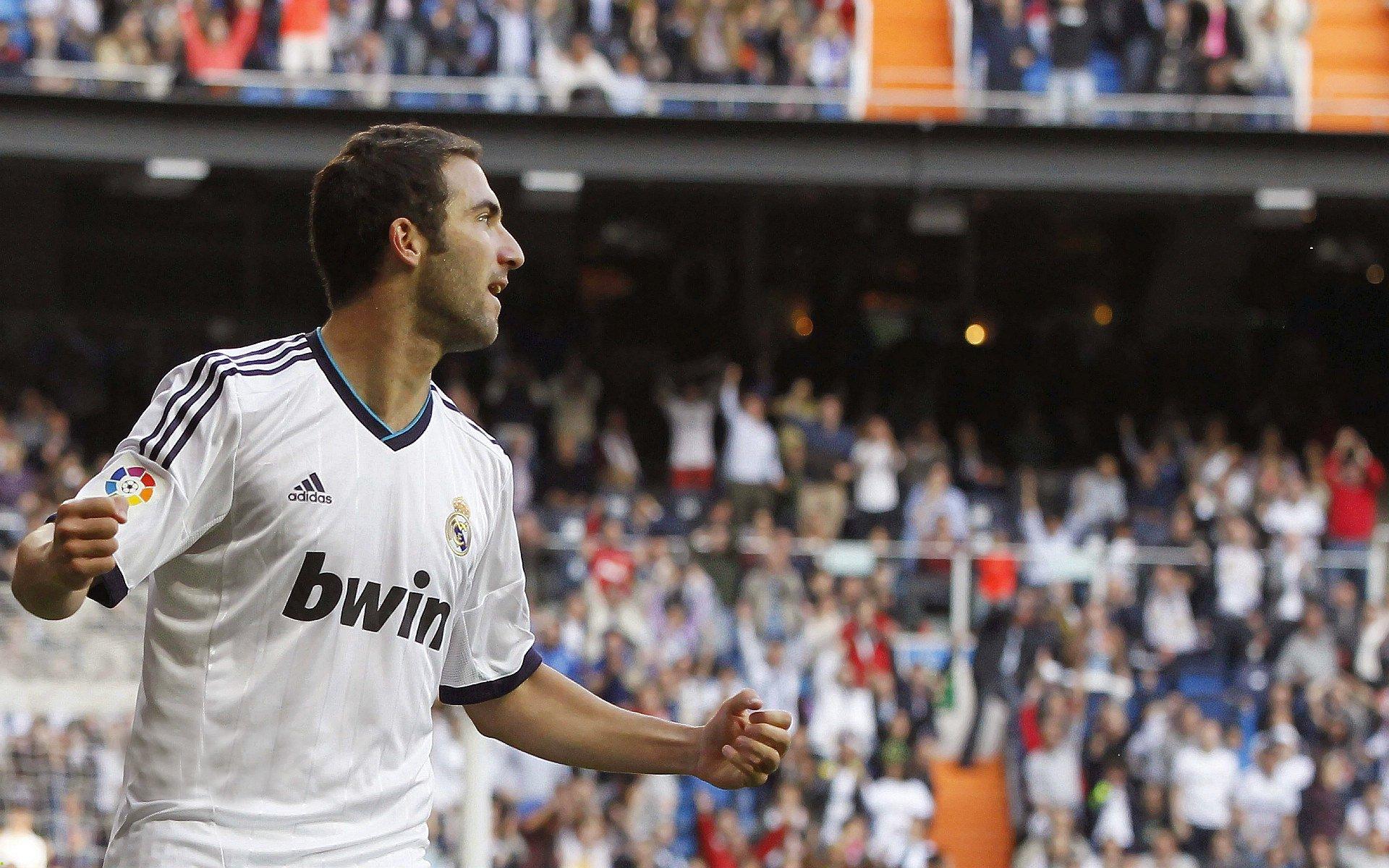 英超争冠白热化，曼城、阿森纳、利物浦上演终极对决